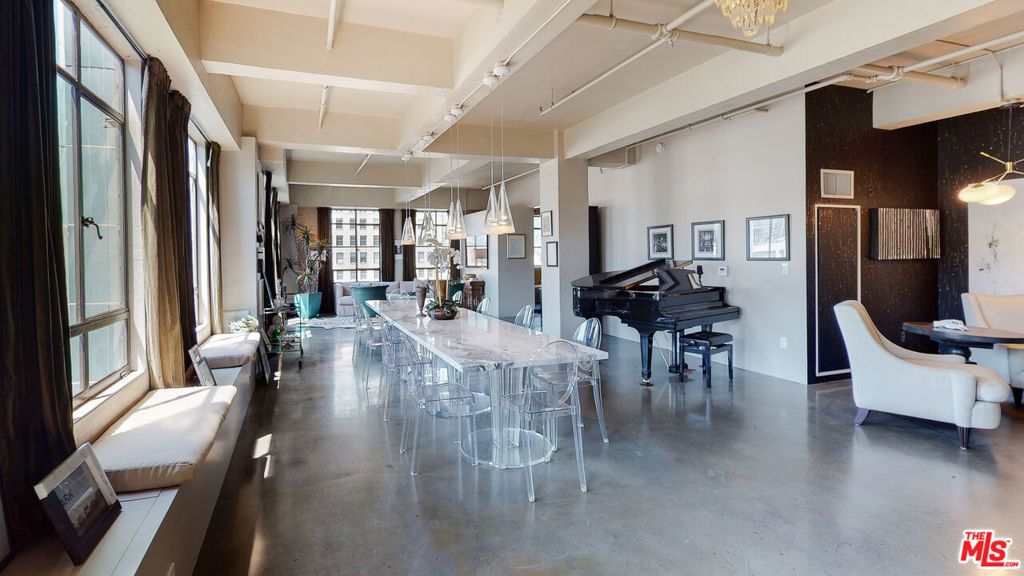 Image 19 of property listing at 849 S Broadway 708, Los Angeles, CA 90014