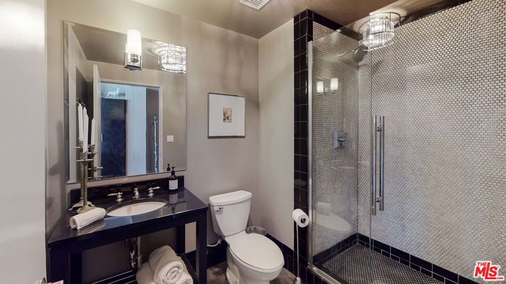 Image 23 of property listing at 849 S Broadway 708, Los Angeles, CA 90014