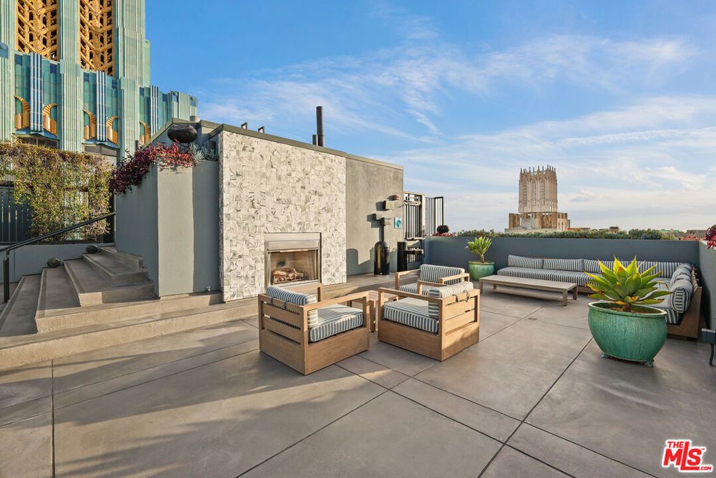 Image 28 of property listing at 849 S Broadway 708, Los Angeles, CA 90014