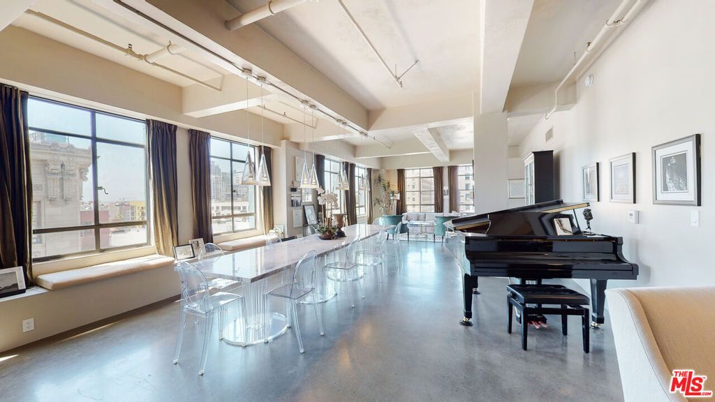Image 3 of property listing at 849 S Broadway 708, Los Angeles, CA 90014