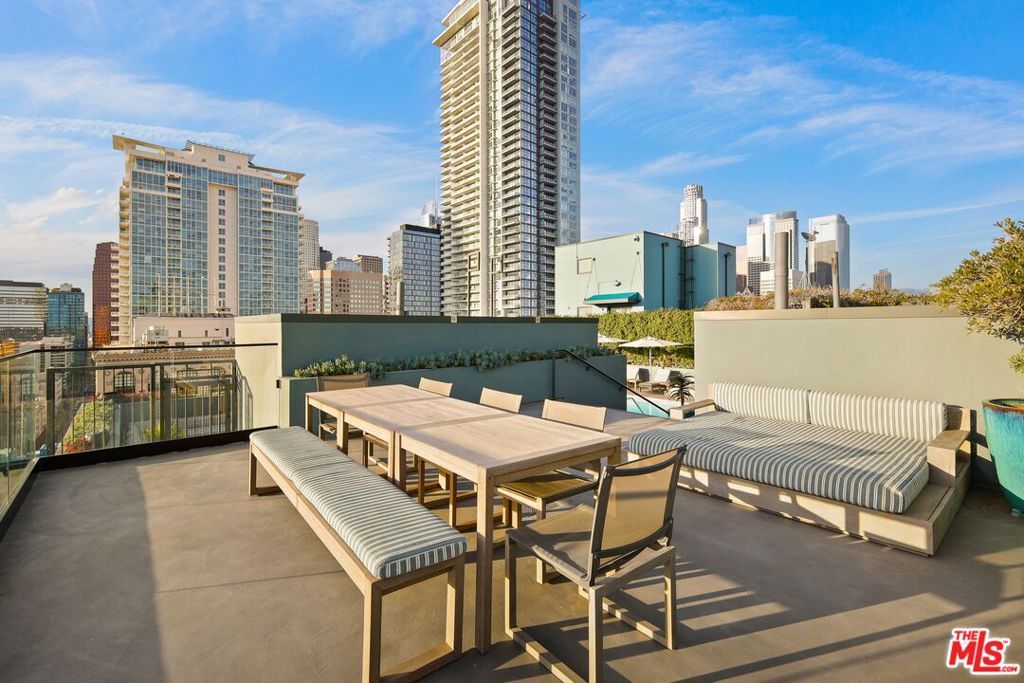 Image 30 of property listing at 849 S Broadway 708, Los Angeles, CA 90014