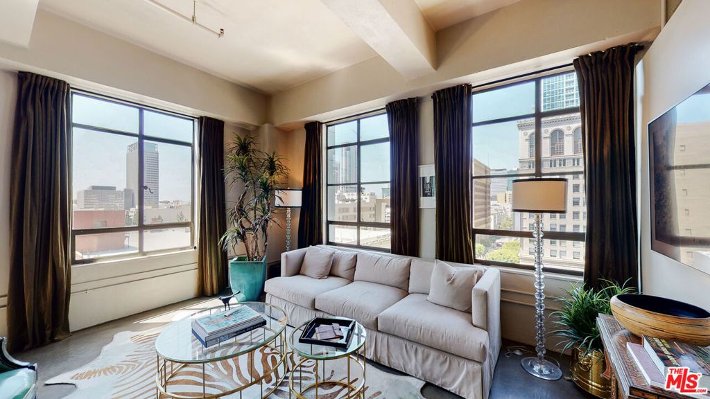 Image 4 of property listing at 849 S Broadway 708, Los Angeles, CA 90014