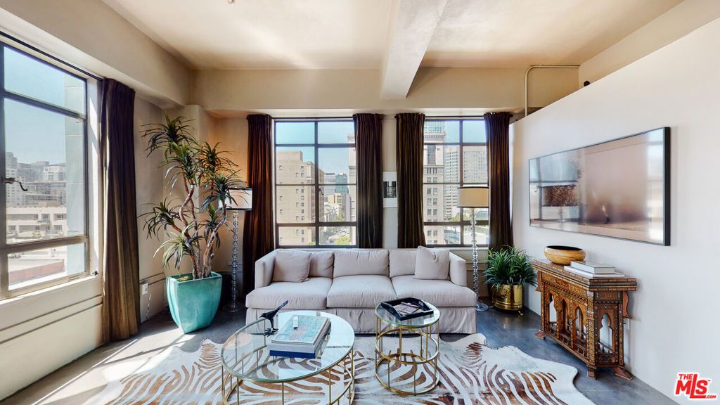 Image 5 of property listing at 849 S Broadway 708, Los Angeles, CA 90014