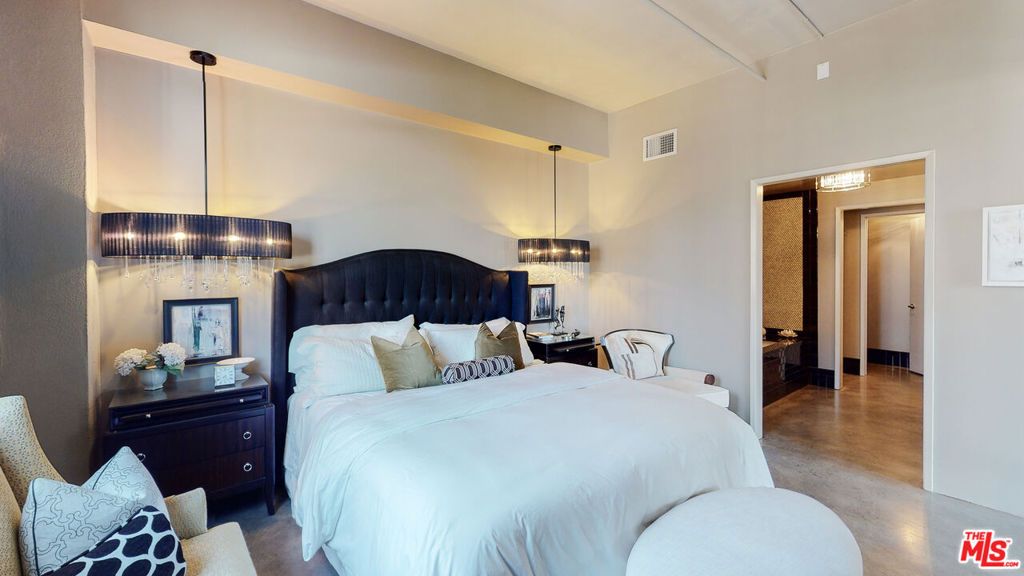 Image 7 of property listing at 849 S Broadway 708, Los Angeles, CA 90014