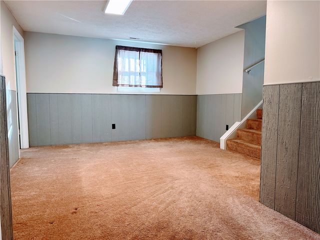 11 W Canon Dr, Chili, NY 14624