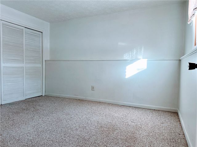 11 W Canon Dr, Chili, NY 14624