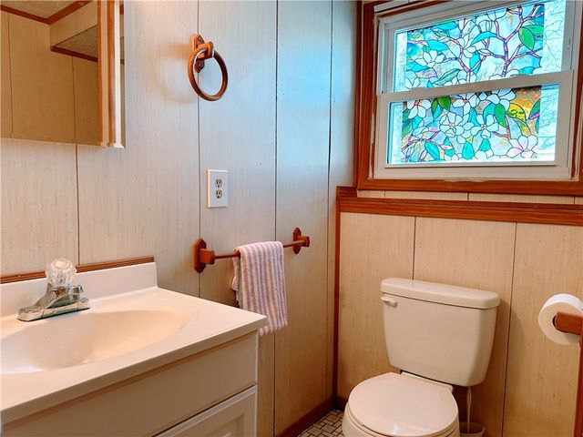 11 W Canon Dr, Chili, NY 14624