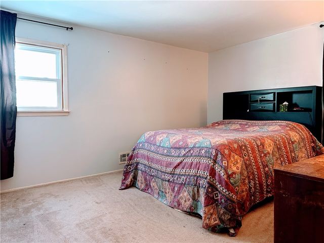 11 W Canon Dr, Chili, NY 14624