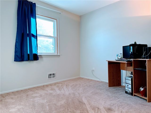 11 W Canon Dr, Chili, NY 14624