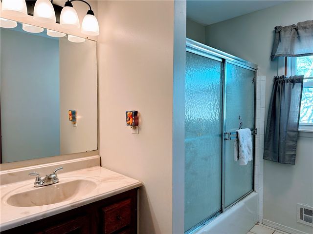 11 W Canon Dr, Chili, NY 14624