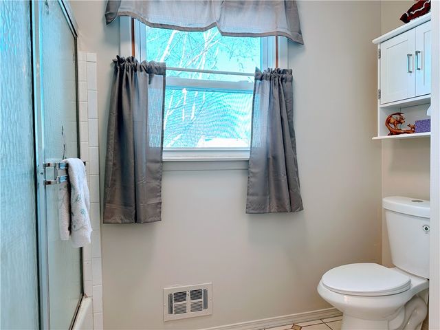 11 W Canon Dr, Chili, NY 14624