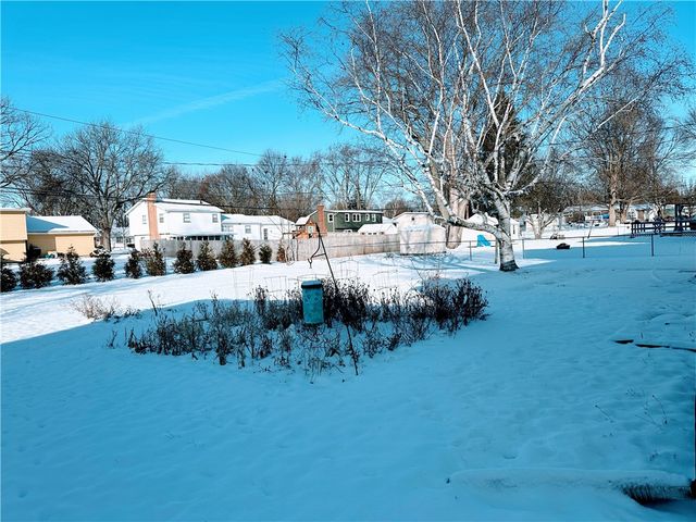 11 W Canon Dr, Chili, NY 14624