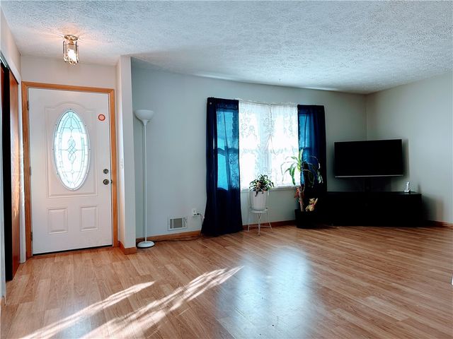 11 W Canon Dr, Chili, NY 14624