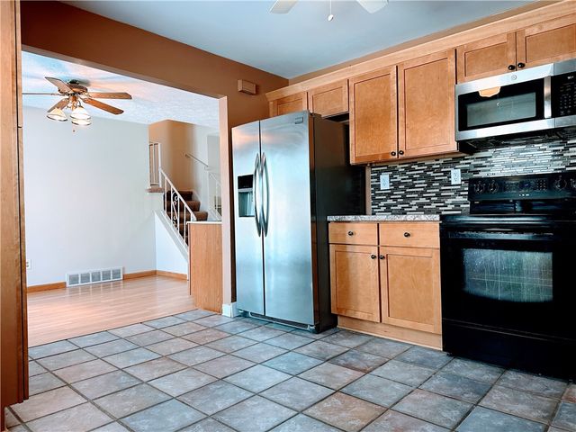 11 W Canon Dr, Chili, NY 14624