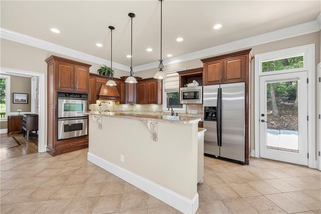 8555 Berringer Point Drive, Gainesville, GA 30506