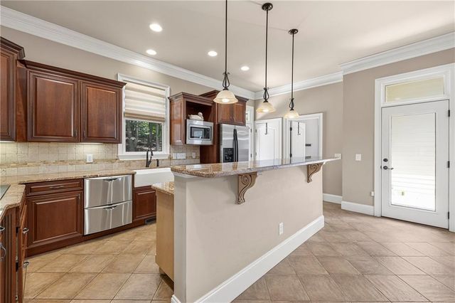 8555 Berringer Point Drive, Gainesville, GA 30506