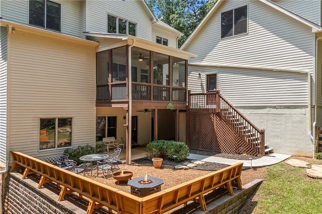 8555 Berringer Point Drive, Gainesville, GA 30506