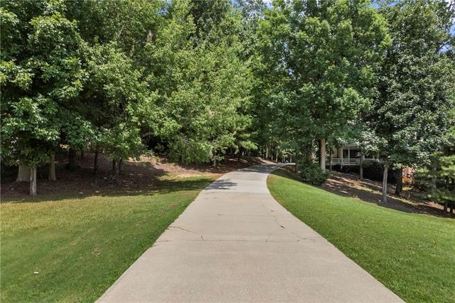 8555 Berringer Point Drive, Gainesville, GA 30506