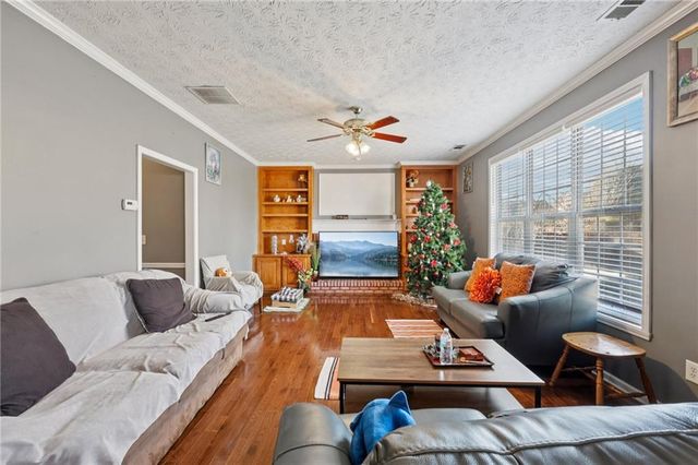 2655 Lake Commons Court, Snellville, GA 30078