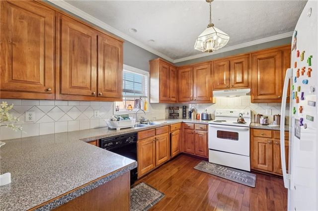 2655 Lake Commons Court, Snellville, GA 30078