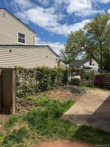 15 Foley Place, Huntington Station, NY 11746