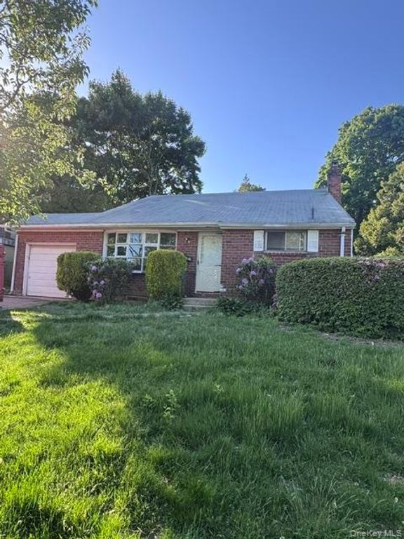 15 Foley Place, Huntington Station, NY 11746