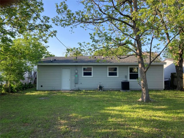 2627 32nd Avenue N, Texas City, TX 77590