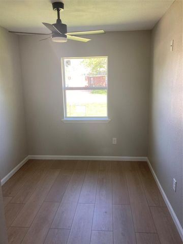 2627 32nd Avenue N, Texas City, TX 77590