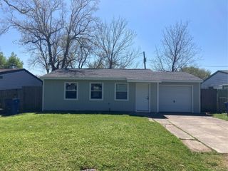 2627 32nd Avenue N, Texas City, TX 77590