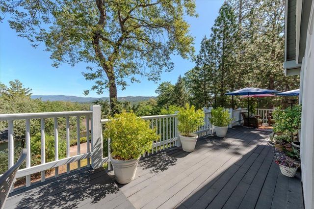 12064 Waxwing Ct, Penn Valley, CA 95946