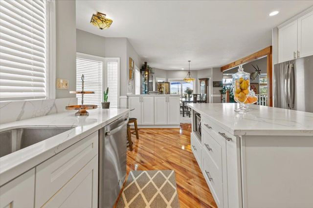12064 Waxwing Ct, Penn Valley, CA 95946