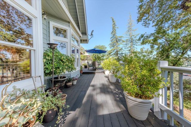 12064 Waxwing Ct, Penn Valley, CA 95946