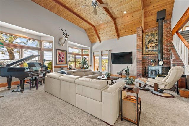 12064 Waxwing Ct, Penn Valley, CA 95946