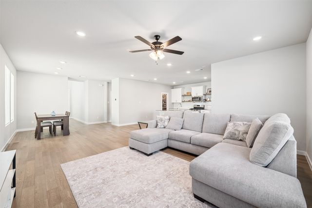 4517 Hogans Alley Drive, Arlington, TX 76001
