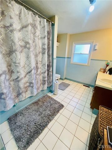 212 Schaffer Avenue, Salina, NY 13206