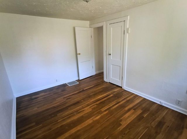 1005 S Forest Avenue, Independence, MO 64050