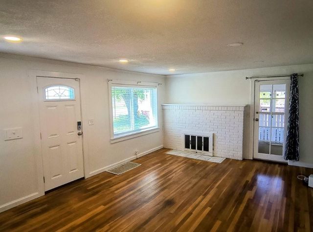 1005 S Forest Avenue, Independence, MO 64050