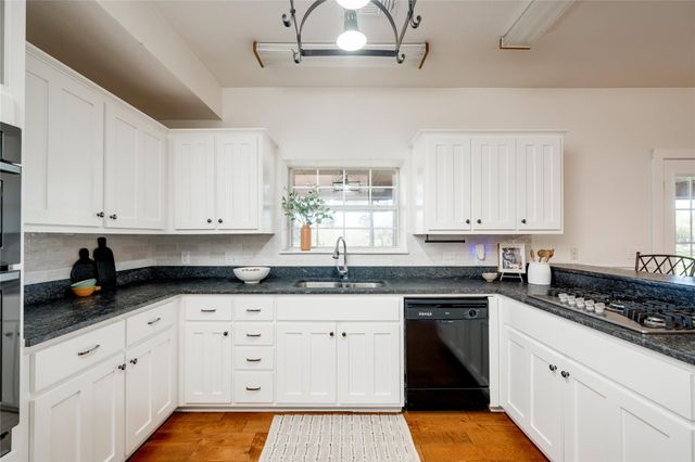 179 Rainbow DR, Bastrop, TX 78602