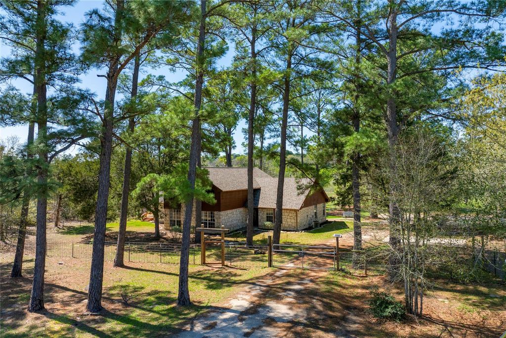 179 Rainbow DR, Bastrop, TX 78602
