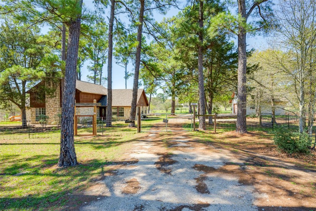 179 Rainbow DR, Bastrop, TX 78602