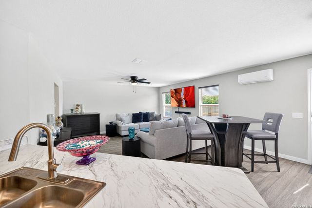 12802 Lorena Ochoa, San Antonio, TX 78221