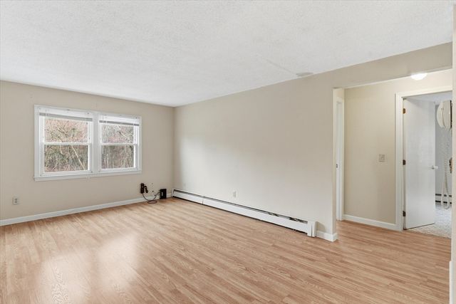 136 Tyngsboro Rd 7, Chelmsford, MA 01863