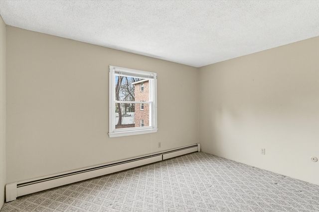 136 Tyngsboro Rd 7, Chelmsford, MA 01863