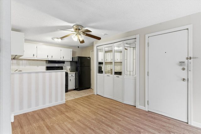 136 Tyngsboro Rd 7, Chelmsford, MA 01863