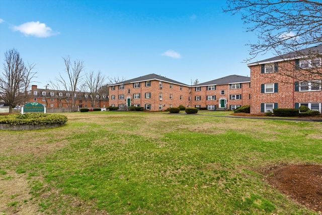 136 Tyngsboro Rd 7, Chelmsford, MA 01863