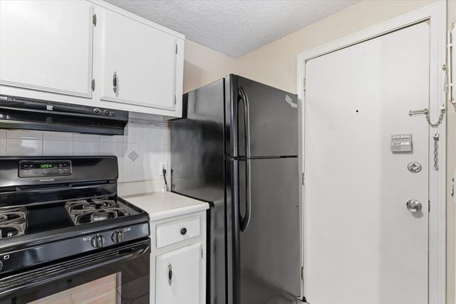 136 Tyngsboro Rd 7, Chelmsford, MA 01863