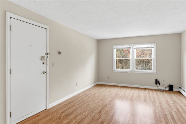 136 Tyngsboro Rd 7, Chelmsford, MA 01863