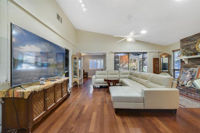 906 VILLAGE GREEN ROAD, Deland, FL 32720