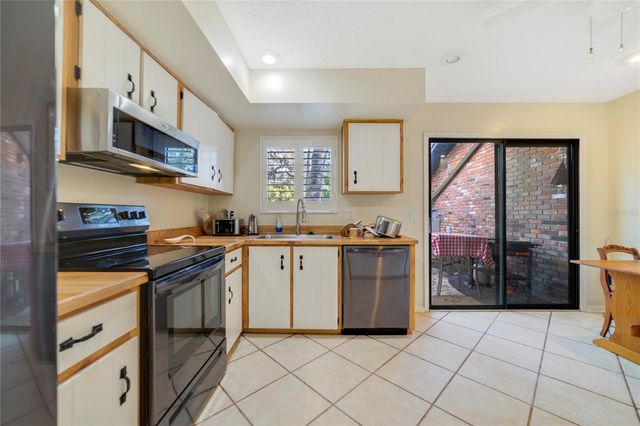 906 VILLAGE GREEN ROAD, Deland, FL 32720