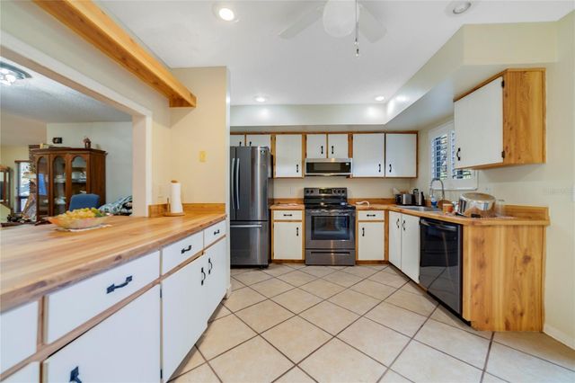 906 VILLAGE GREEN ROAD, Deland, FL 32720